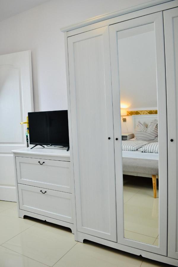 Iwona Pokoje Apartamenty Karwia Dış mekan fotoğraf