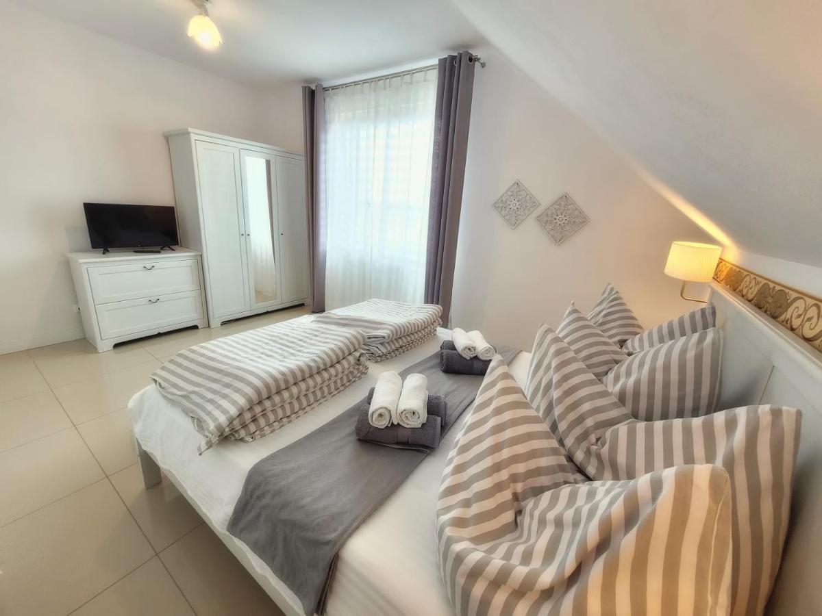 Iwona Pokoje Apartamenty Karwia Dış mekan fotoğraf